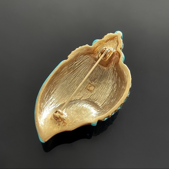 ✨Host Pick✨ 🐚 Gorgeous Tiffany Blue VTG Shell Brooch - Picture 2 of 3